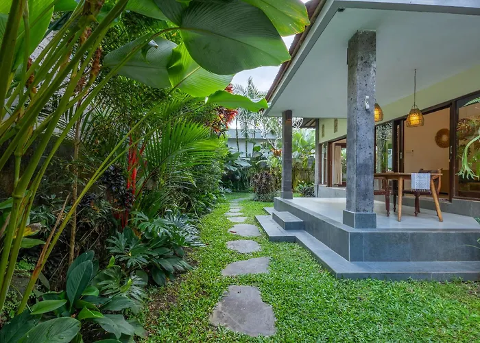 Dena's Place *